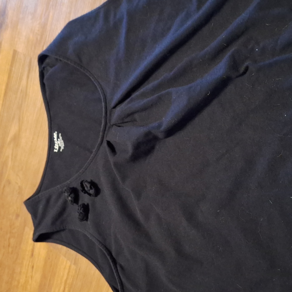 Black tee